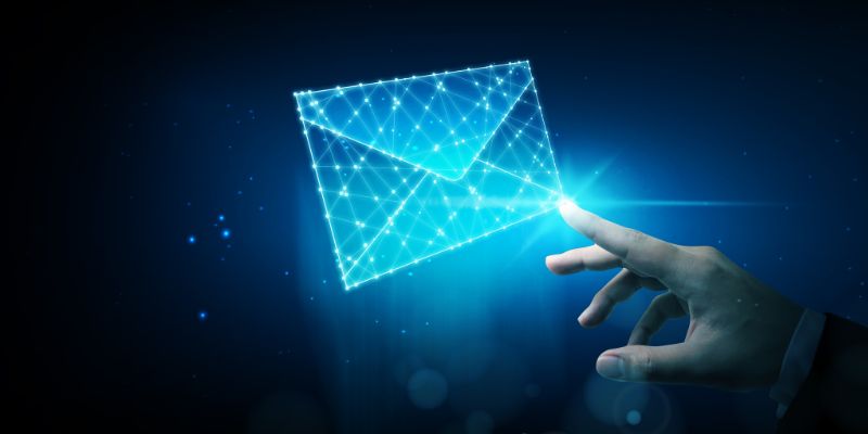 Gửi email kèm với hình ảnh cụ thể cho nhân viên CSKH